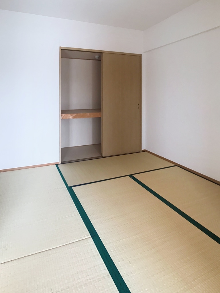 パインコート鏡山　306